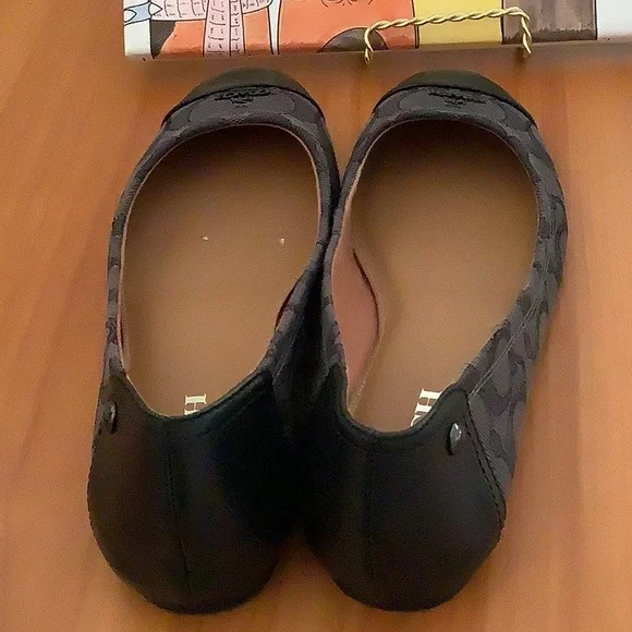 Coach Chelsea Monogram Flats 🖤🖤🖤🖤 - Picture 5 of 10